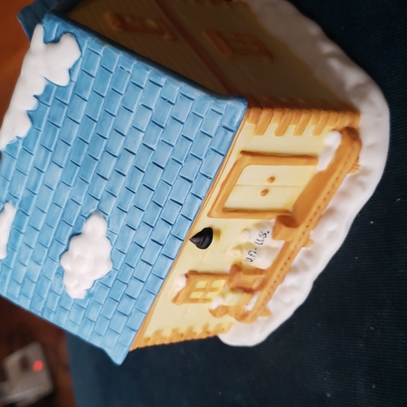 Vintage Ceramic Christmas post office building by figi's from 1998 - Picture 4 of 7